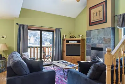 Image de Outpost: Clark's Knoll 367 - Walk to Town Square