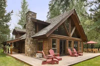 Outpost: Aspens Log Cabin - Private Hot Tub!