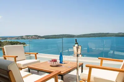 Image de Appartement de vacances pour 11 personnes env. 200 qmà Trogir, Dalmatie (Kastel et environs)