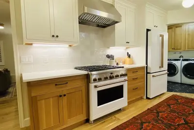 Image de Amazing House/ 2 miles to University of Colorado Anshutz Medical Campus/ Denver