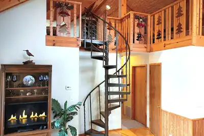 Image de Serene Sunset View Lakehouse Near Cascade Mountain