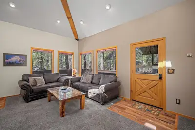 Image de Adventure Basecamp with Access to Exclusive Golf