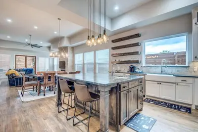 Image de Modern Biz-Friendly Duplex mins to Dt/Convention Center W/Ping Pong & More!