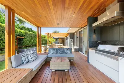 Image de Resort style home, Pool & Tennis court, walk to Beach & Village (sleeps 10)