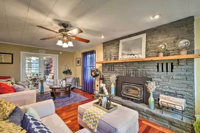 Image de Stylish Suburban Getaway, 10 Miles to Royal Mtn!