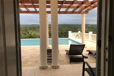 Image de Mountain top villa with infinity pool