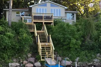 Image de Beautiful Sunrise Views of Hall Lake!