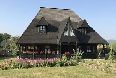 Image de Old wooden house