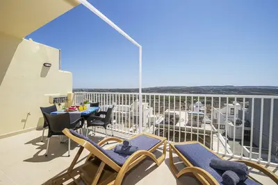 Image de Summer Breeze Apartment with large Panoramic Terrace with country and seaviews