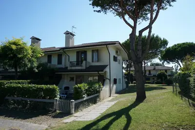 Image de Détendez-vous dans notre charmante villa avec jardin privé