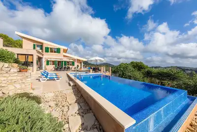 Image de Magnifique maison de vacances \"Son Llodra\" avec vue sur les montagnes, piscine, terrasse et WiFi.