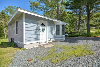 Image de Joseph's Way: A charming cottage in a quiet setting, near Good Harbor Beach.