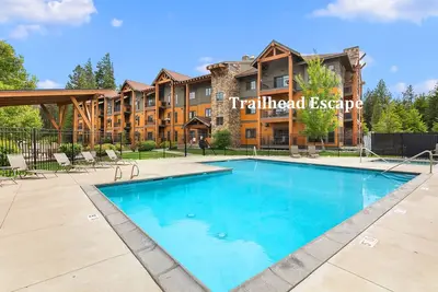 Image de Pool Side Condo in the heart of Suncadia! Just steps to the pool and hot tub!