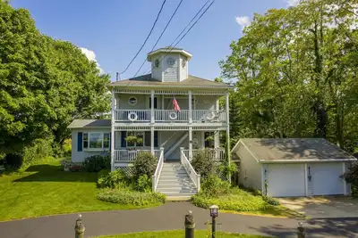 Image de Private Home: Lightkeeper's Refuge steps to beach, marina and boat slip