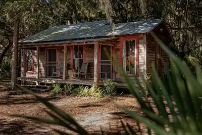 Image de Rum Runner's Cabin w/ docks, pool, & private firepit on Emma's Driftwood Farm