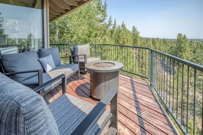Image de Extra Luxurious Modern Amenities in this Spacious, 2-Bedroom River Ridge Condo!