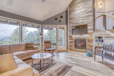 Image de Extra Luxurious Modern Amenities in this Spacious, 3-Bedroom River Ridge Condo!