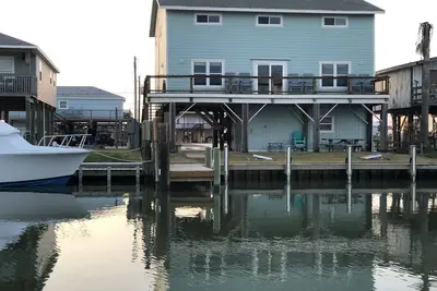 Image de Spacious home for entertaining, near Surfside Marina