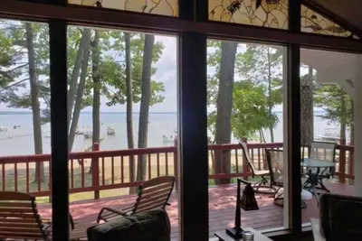 Image de Spectacular Lakefront Cabin w/boat mooring on Higgins Lake Sleeps up to 8 people