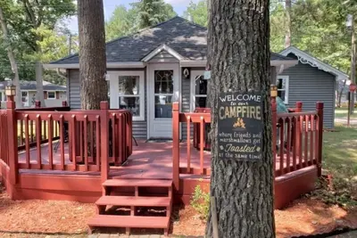 Image de Amazing Cabin directly on Higgins Lake w/Private Boat Mooring Onsite!