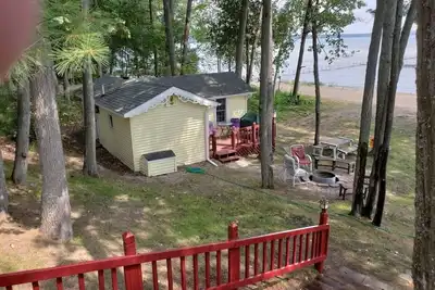 Image de Higgins Lakefront Cozy Beach House with Private Boat Mooring Onsite - Brass Bell
