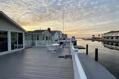 Image de Waterfront Escape with Private Dock, Sunset Views, and Beach Badges!