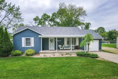 Image de Lakefront property