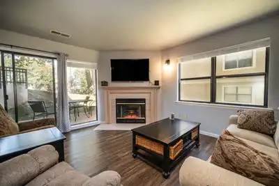 Image de 2 Bed, 2 Bath Walk-in Condo *Jetted Tub*Covered Patio*