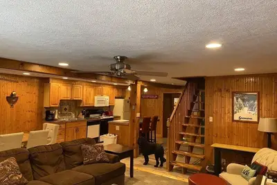 Image de Family-friendly 4 bedroom Shamrock ski condo with easy slope access