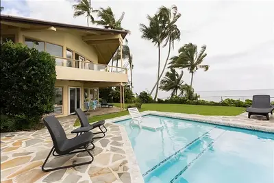 Image de Oceanfront Duplex, with Pool, Sauna and steps from Beach