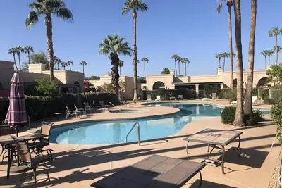 Image de Poolside Resort Patio Home-Old Town Entertainment & Shopping District-2 Bd+Den!