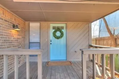 Image de Cozy 3 Bedroom/2 Bath Duplex in Central Edmond w/ Double Garage