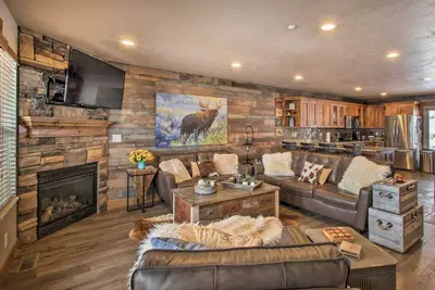 Image de Ski, Hike & Relax: Eden Condo w/ Hot Tub Access