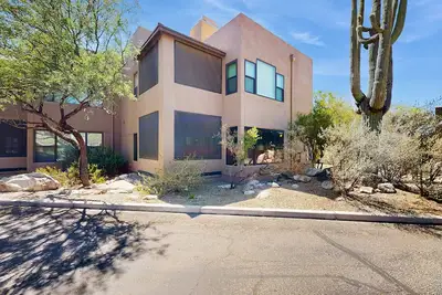 Image de Snowbird-friendly condo w/shared heated outdoor pool, hot tub & tennis