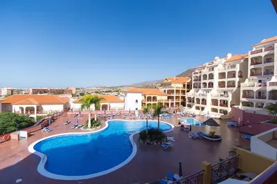 Image de Stunning 1 Bedroom Apartment. Communal Heated Pool. Large Balcony