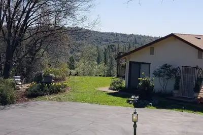 Image de Foothill Retreat in the Sierra Nevada Mountains