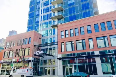 Image de Upscale Condo in the Heart of the Ice District