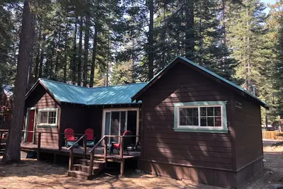 Image de Vintage cozy cabin in Tahoma overlooking Sugar Pine Point Park