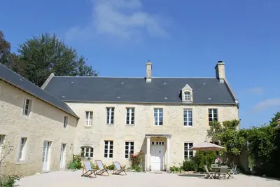 Image de Chambre d'hôte à La Cour Souveraine près des plages du débarquement et de Bayeux