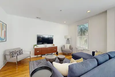 Image de Newly-renovated home in downtown Charleston w/private washer/dryer, free WiFi