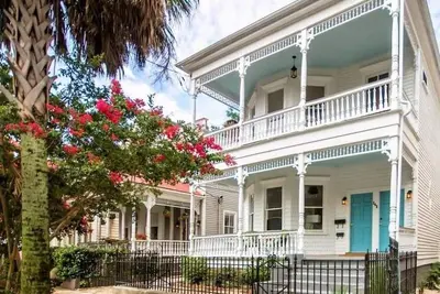 Image de Historic downstairs home in downtown Charleston w/free WiFi - perfect for groups