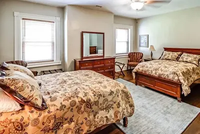 Image de Experience the spacious Mary May Room at the historic Litz Mansion in Tazewell, Va