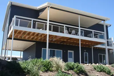 Image de Middleton Surfers Beach - “Black Cockatoo”: Sea Views, 200m to Beach & Modern