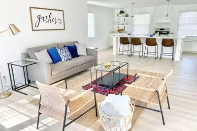 Image de Stunning Loft w/ King Suite: near Duke/Unc, Rdu Airport, Downtown