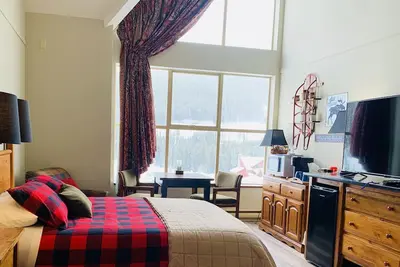 Image de Ski-In Ski-Out Apex Inn Loft Suite - Apex 401