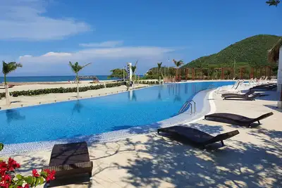 Image de Beachfront Family Escape | 3br Samaria Club!