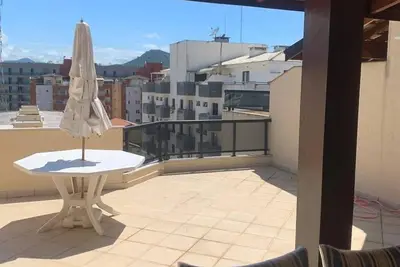 Image de Duplex\/Penthouse with 3 suites, 70 meters from the beach
