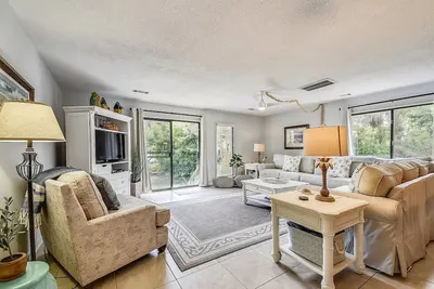 Image de 680 Queens Grant ~ Ideal Beach Getaway! Close to Golf, Tennis and more!