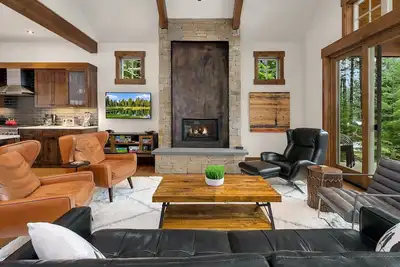 Image de Luxurious Modern Mountain Home! Perfect for Families or Adult Couples