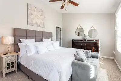Image de Decatur Gem w/King Bed, WiFi & Parking
